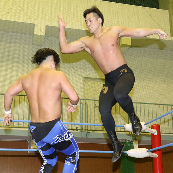 佐藤から金星奪取! 力2勝目で首位タイ