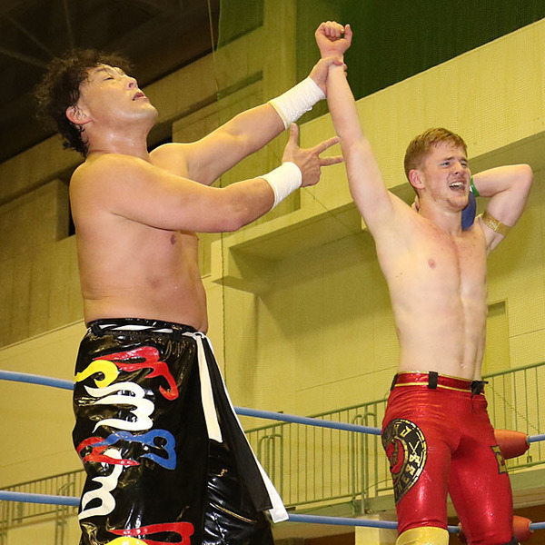 TAJIRI貫録勝利で白星スタート、アキラ敗戦も本領発揮