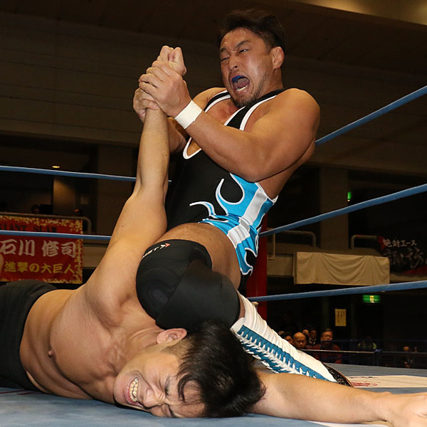 力連夜の金星ならず 青木無傷の2連勝で首位浮上