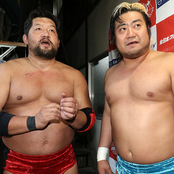 暴走大巨人が今シリーズ初合体 世界タッグ奪還へ「完成度上げる」