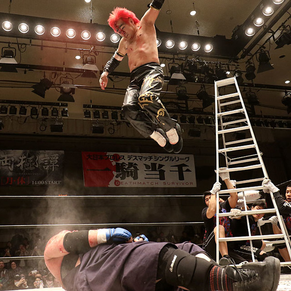 木高が巨大ラダーからの決死ダイブで小林撃破 2連勝で上昇気配