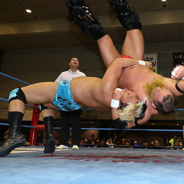 諏訪魔が刺激的初対決制して2勝目 吉田と「まだまだやりたい」