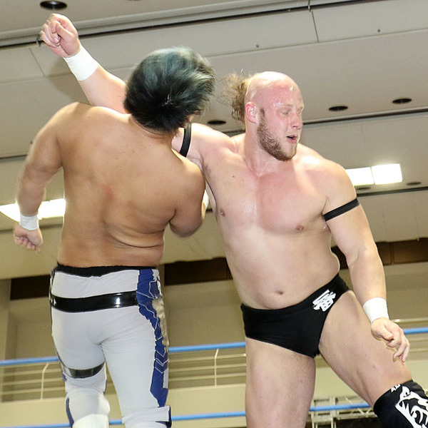 青柳痛恨3敗目 ディラン3勝目で白星先行