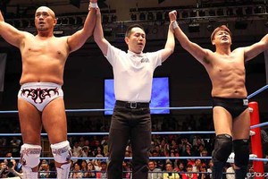 久々の再会に、キツイ秋山の手助け!「大森」コールにも辛辣な一言?デビュー25周年記念大会で世界タッグに挑戦!秋山&大森特集!